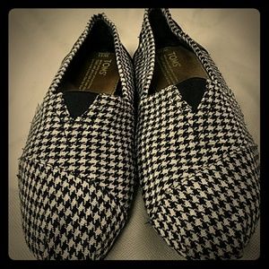 Tom's black and white checked flats